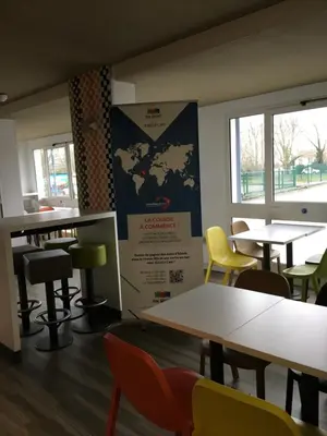 Restaurant ou autre lieu de restauration dans l'établissement ibis budget Rochefort