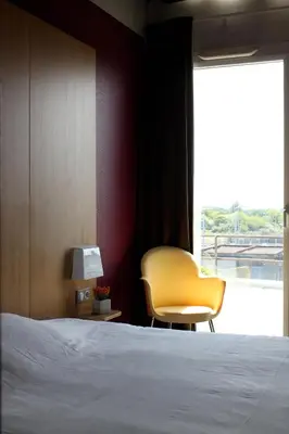 Un ou plusieurs lits dans un hébergement de l'établissement B&B HOTEL La Rochelle Centre 3 étoiles