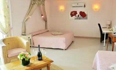 Un ou plusieurs lits dans un hébergement de l'établissement Logis Hôtel Restaurant L'Essille