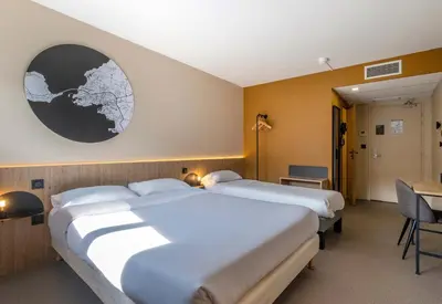 Un ou plusieurs lits dans un hébergement de l'établissement B&B HOTEL La Rochelle Centre Les Minimes