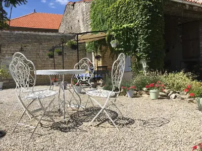 Jardin de l'établissement Le Grenier 1 Rue Verte Tusson 16140 France