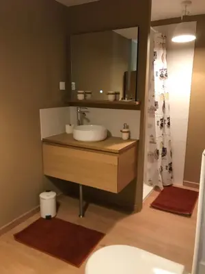 Salle de bains dans l'établissement Le Grillage a Poules