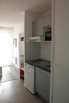 Cuisine ou kitchenette dans l'établissement City Lodge Appart Hôtel Niort