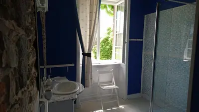 Salle de bains dans l'établissement Pierre Deluen Domaine de la Grange de Quaire