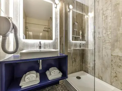 Salle de bains dans l'établissement ibis styles La Rochelle Thalasso Chatelaillon
