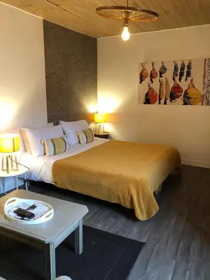 Un ou plusieurs lits dans un hébergement de l'établissement Une Chambre en Ville