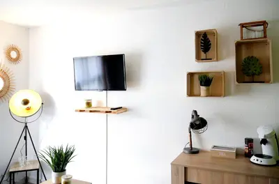 Télévision ou salle de divertissement dans l'établissement Futurostudio - Appart Hôtel Futuroscope - Poitiers