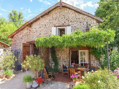 Jardin de l'établissement Cottage Bliss in Roussines