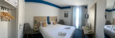Un ou plusieurs lits dans un hébergement de l'établissement Logis Hôtel Le Lion d'Or