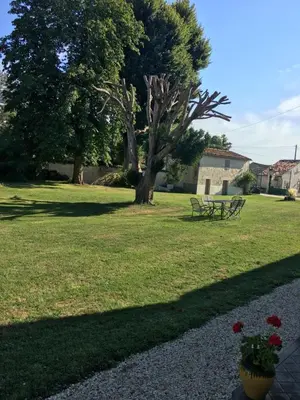 Jardin de l'établissement Logis de L'Arceau