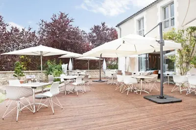 Terrasse ou espace extérieur de l'établissement Hotel Le Saint Gelais