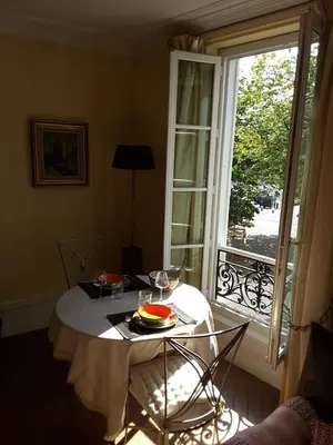 Coin salon dans l'établissement Sur Le Vieux Port Appartement Vue Sur Mer