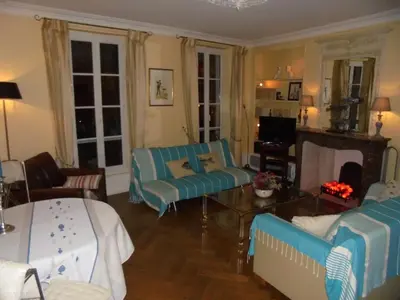 Coin salon dans l'établissement Sur Le Vieux Port Appartement Vue Sur Mer