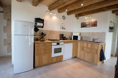 Cuisine ou kitchenette dans l'établissement Gîtes la Bréjolière