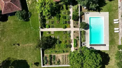 Piscine de l'établissement Gîtes la Bréjolière ou située à proximité