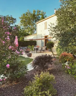 Jardin de l'établissement Au Clos Des Templiers
