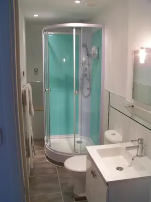 Salle de bains dans l'établissement Le Rosier