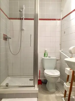 Salle de bains dans l'établissement 1bispoitiers