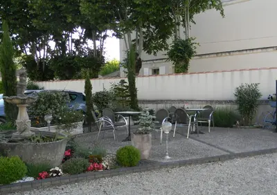 Jardin de l'établissement Le Logis d'ANTIGNY