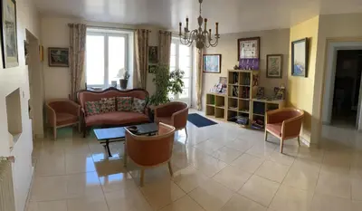 Coin salon dans l'établissement Le Logis d'ANTIGNY