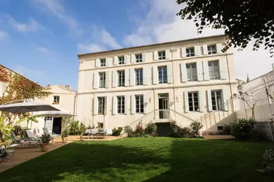 Jardin de l'établissement La Tillaie SPA et Sauna