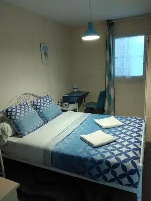 Un ou plusieurs lits dans un hébergement de l'établissement maison la croix chambre chez l ' habitant