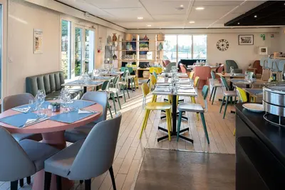 Restaurant ou autre lieu de restauration dans l'établissement Sure Hotel by Best Western Rochefort-sur-Mer