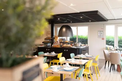 Restaurant ou autre lieu de restauration dans l'établissement Sure Hotel by Best Western Rochefort-sur-Mer