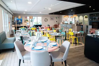 Restaurant ou autre lieu de restauration dans l'établissement Sure Hotel by Best Western Rochefort-sur-Mer