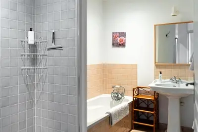 Salle de bains dans l'établissement Logis du paradis