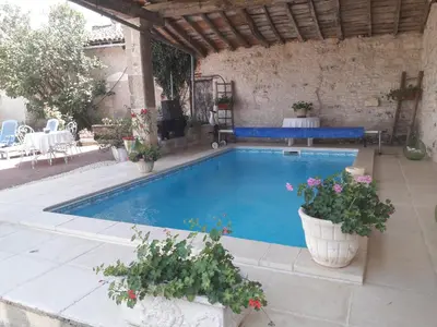 Piscine de l'établissement La charentaise ch d'hôtes ,Studio ou située à proximité