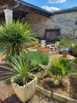 Jardin de l'établissement La charentaise ch d'hôtes ,Studio