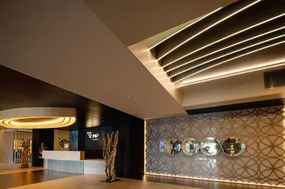 Hall ou réception de l'établissement Hotel Plaza - site du Futuroscope