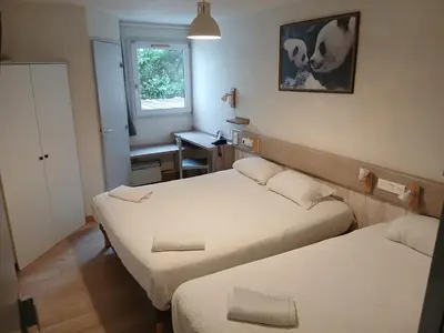 Un ou plusieurs lits dans un hébergement de l'établissement Logis Hôtel Come Inn