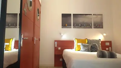 Un ou plusieurs lits dans un hébergement de l'établissement Hotel La Marine, Vieux Port