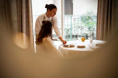 Clients de l'établissement Logis Hôtel & Restaurant Le Cheval Blanc et Clovis