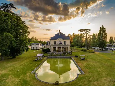 Jardin de l'établissement Garrigae Manoir de Beauvoir Poitiers Sud - Hotel & Spa