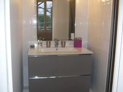 Salle de bains dans l'établissement Face au Jardin