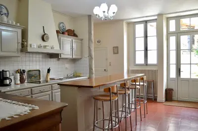 Cuisine ou kitchenette dans l'établissement Demeure VERTEUILLAISE