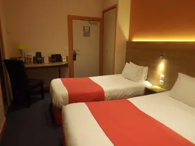 Un ou plusieurs lits dans un hébergement de l'établissement Logis Hôtel La Résidence, Cognac Centre