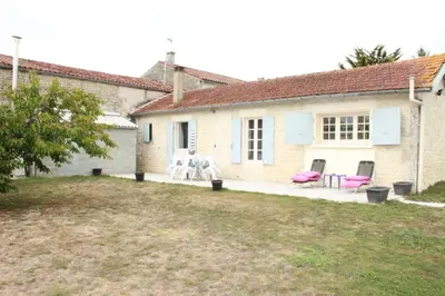 Jardin de l'établissement Charmante maison charentaise 