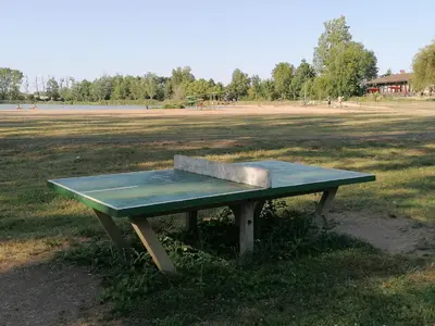 Tennis de table au sein de l'établissement Terres de France - Moncontour Active Park ou à proximité