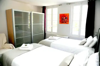 Un ou plusieurs lits dans un hébergement de l'établissement Appartement contemporain à Cognac, 50 m² - Parking.