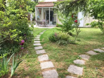 Jardin de l'établissement Le Cèdre Bleu