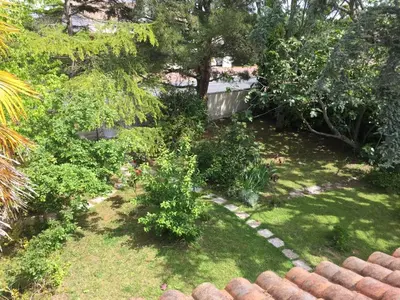 Jardin de l'établissement Le Cèdre Bleu