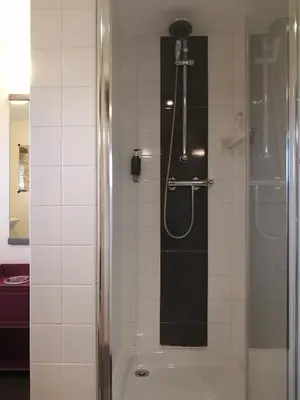 Salle de bains dans l'établissement La Vieille Gorce Chambres d'Hôtes near Civray