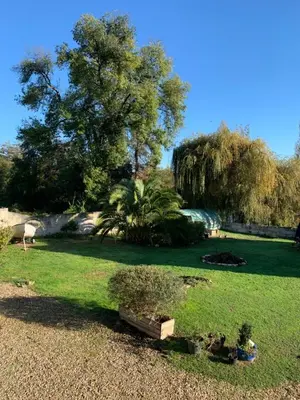 Jardin de l'établissement La Rive Chambre d hôtes The Riverside Retreat