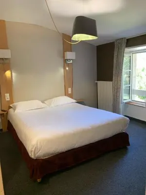 Un ou plusieurs lits dans un hébergement de l'établissement Logis Auberge De La Riviere