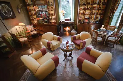 Coin salon dans l'établissement Hôtel L'Yeuse - Teritoria