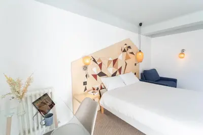 Un ou plusieurs lits dans un hébergement de l'établissement Grand Hôtel Niort Centre
